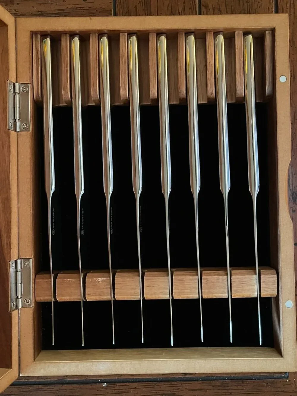 Wüsthof 8-Piece Steak Knife Set with Wooden Box – Pre-Owned, Never Used